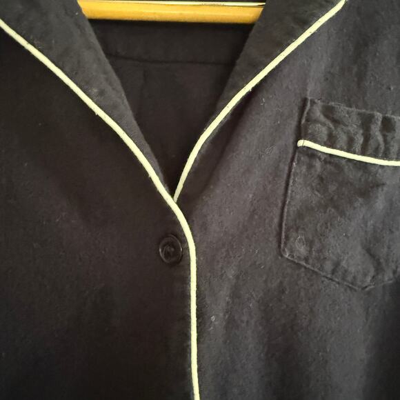 PETITE PLUME | Navy Blue Flannel Piped Pajama Top | Size Medium - Picture 3 of 5